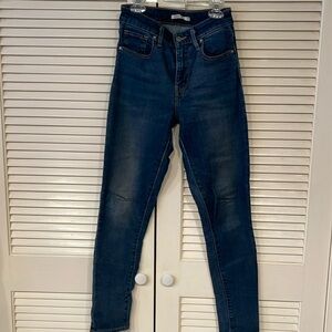 Women’s Levi’s high rise size 25